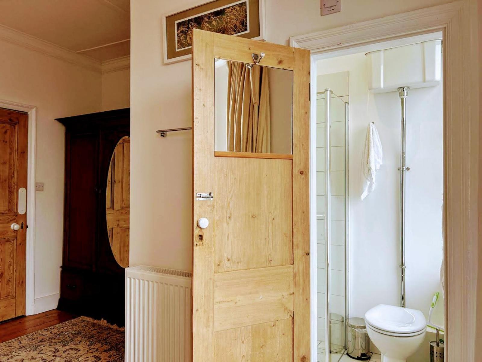 Large Sunny King-size En-suite Séjour chez l'habitant Hastings