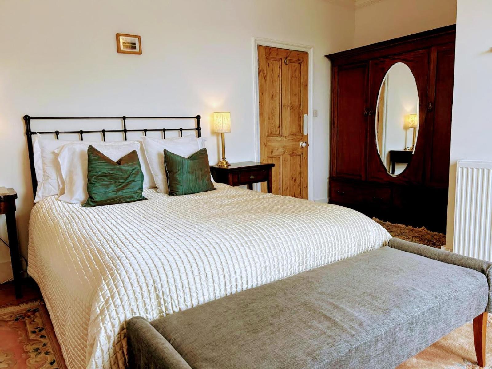 Large Sunny King-size En-suite Privatunterkunft