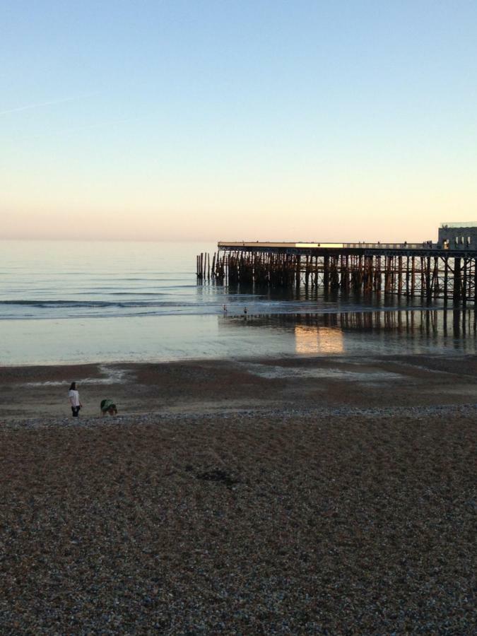Large Sunny King-size En-suite Privatunterkunft Hastings
